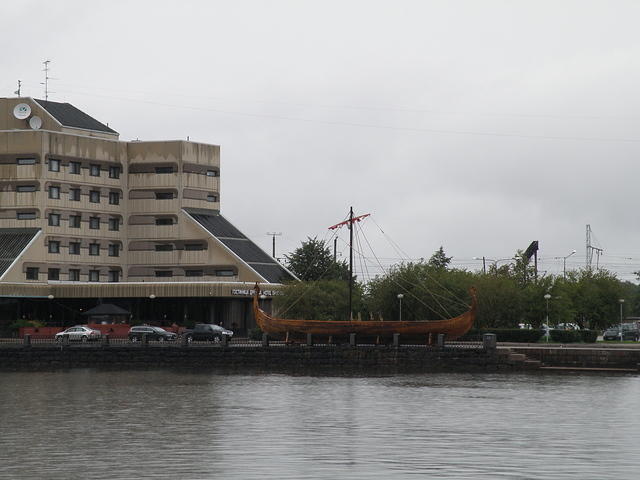 P8300363